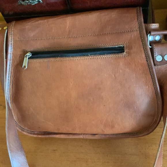 Komal’s Fashion Leather, 12” crossbody bag, made in India, owned.Boho crossbody. - Picture 3 of 4